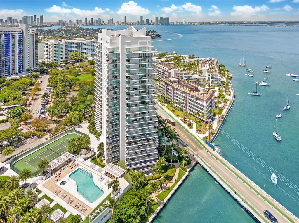 Real estate property located at 10 Venetian Way #804, Miami-dade, The Grand Venetian Condo, Miami Beach, FL