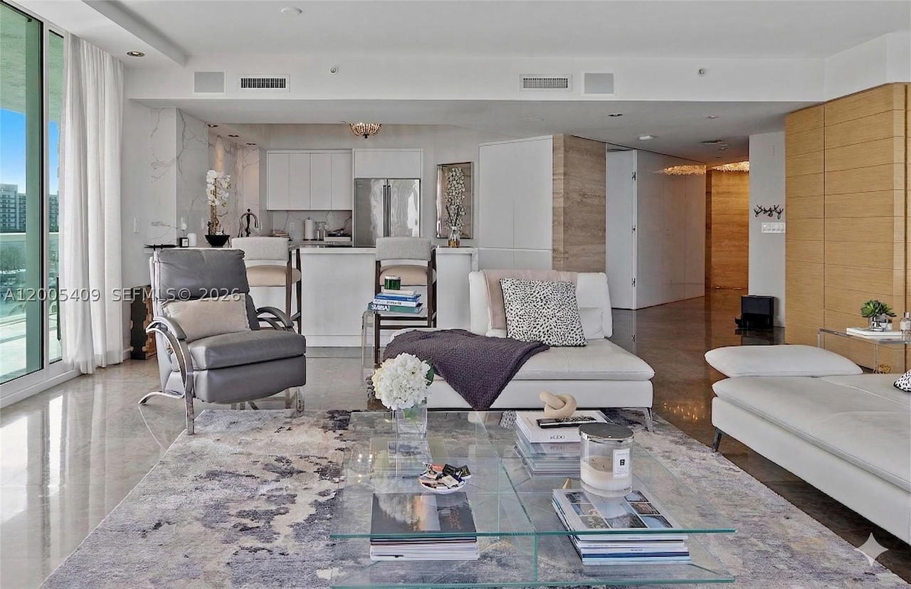 Real estate property located at 10 Venetian Way #804, Miami-dade, The Grand Venetian Condo, Miami Beach, FL