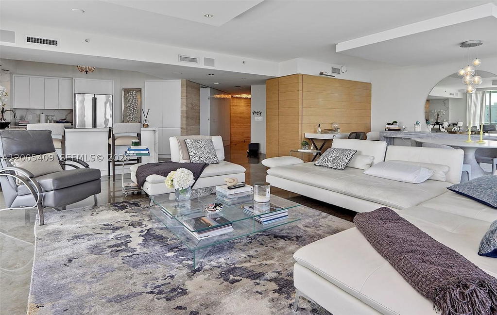 Real estate property located at 10 Venetian Way #804, Miami-dade, The Grand Venetian Condo, Miami Beach, FL