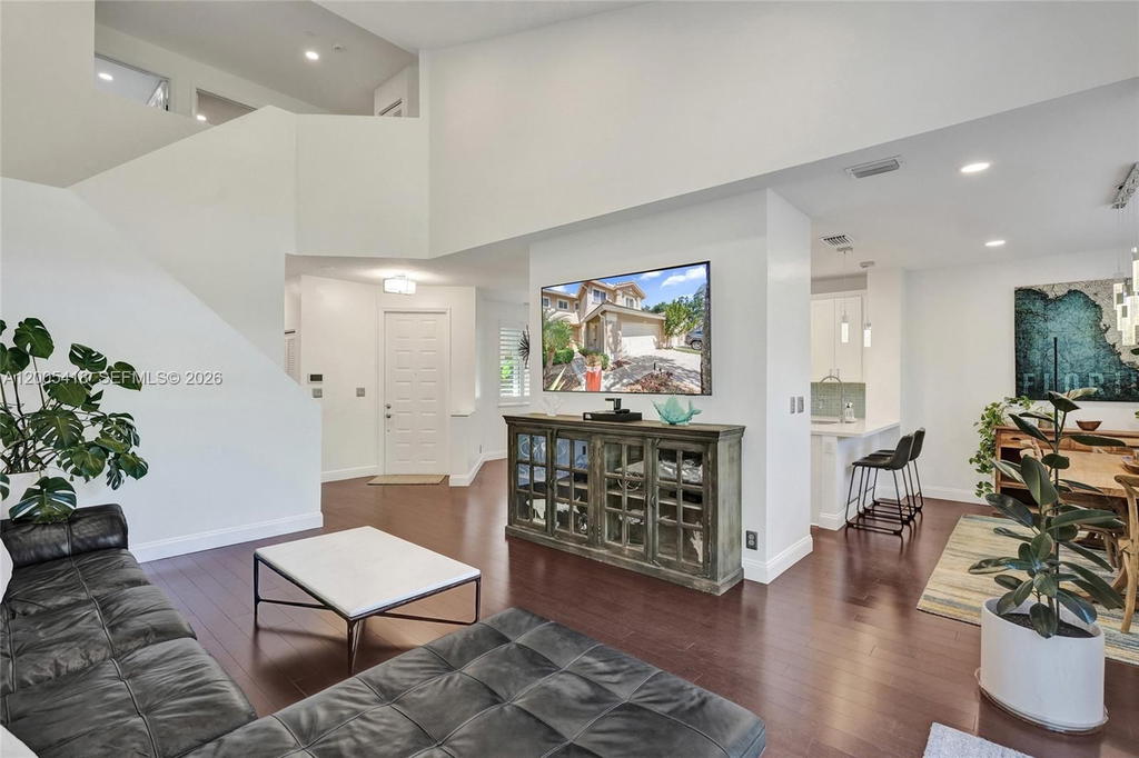 Real estate property located at 1062 158th Ave, Broward, Hollywood Lakes Country C, Pembroke Pines, FL