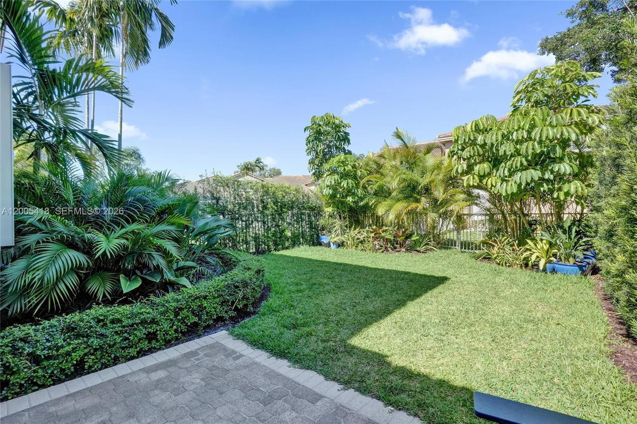Real estate property located at 1062 158th Ave, Broward, Hollywood Lakes Country C, Pembroke Pines, FL