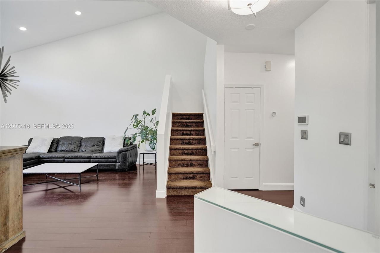 Real estate property located at 1062 158th Ave, Broward, Hollywood Lakes Country C, Pembroke Pines, FL