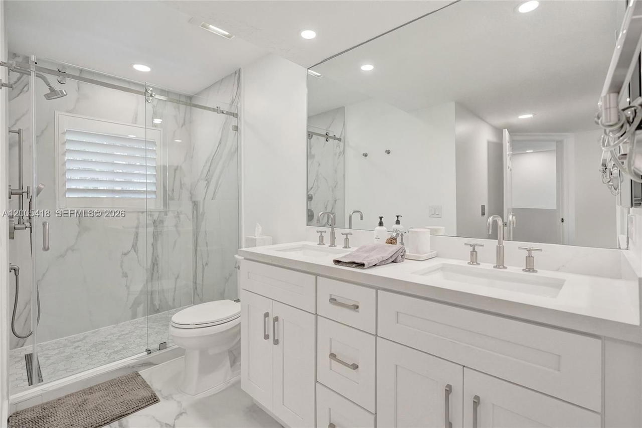 Real estate property located at 1062 158th Ave, Broward, Hollywood Lakes Country C, Pembroke Pines, FL