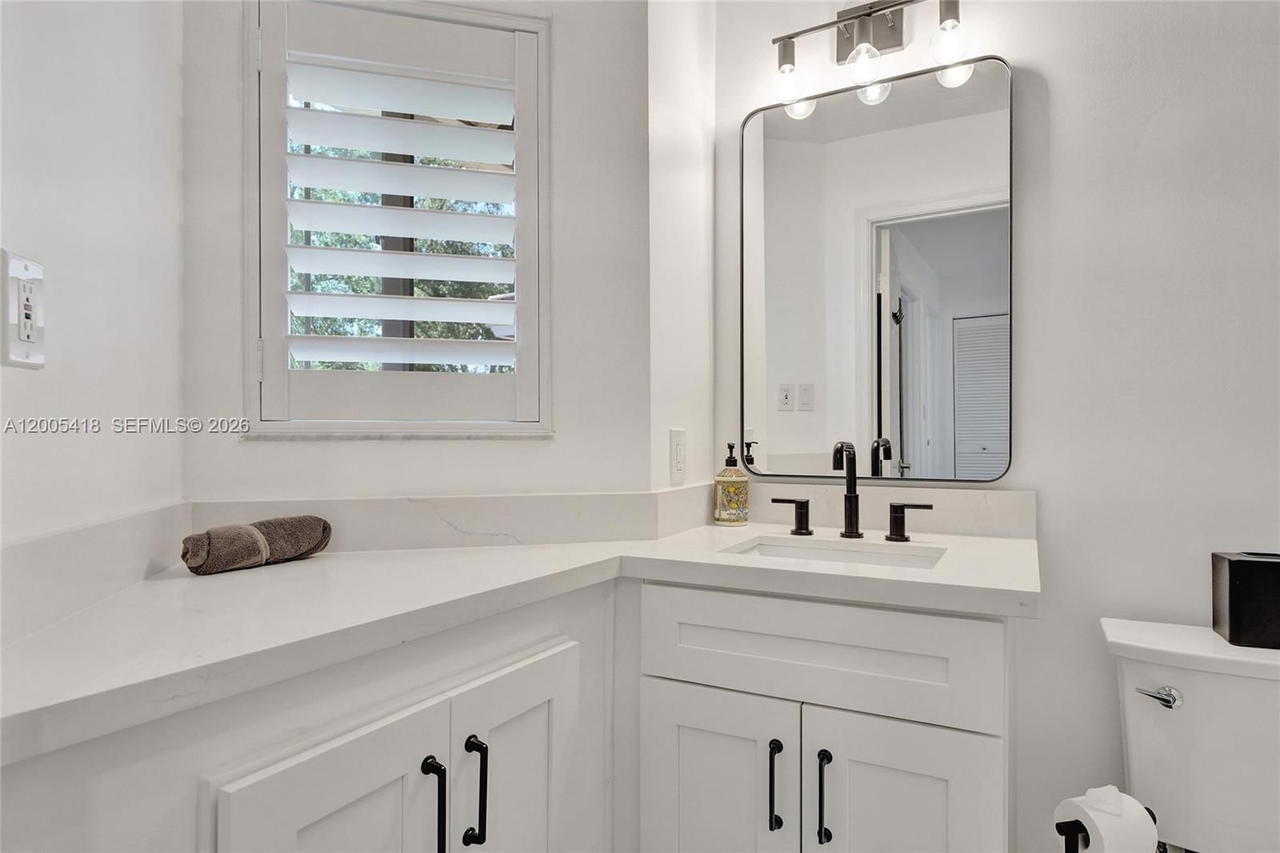 Real estate property located at 1062 158th Ave, Broward, Hollywood Lakes Country C, Pembroke Pines, FL