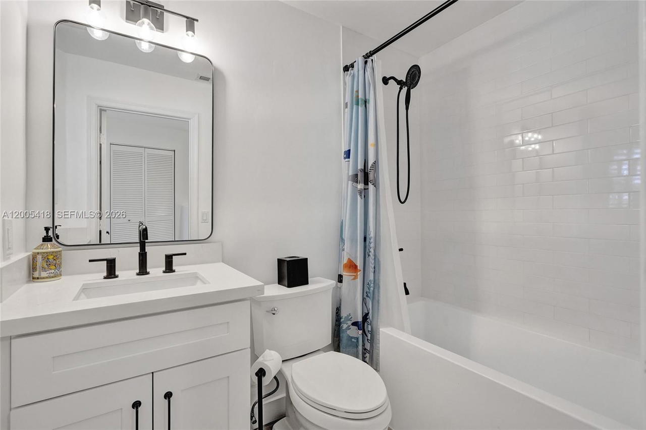 Real estate property located at 1062 158th Ave, Broward, Hollywood Lakes Country C, Pembroke Pines, FL
