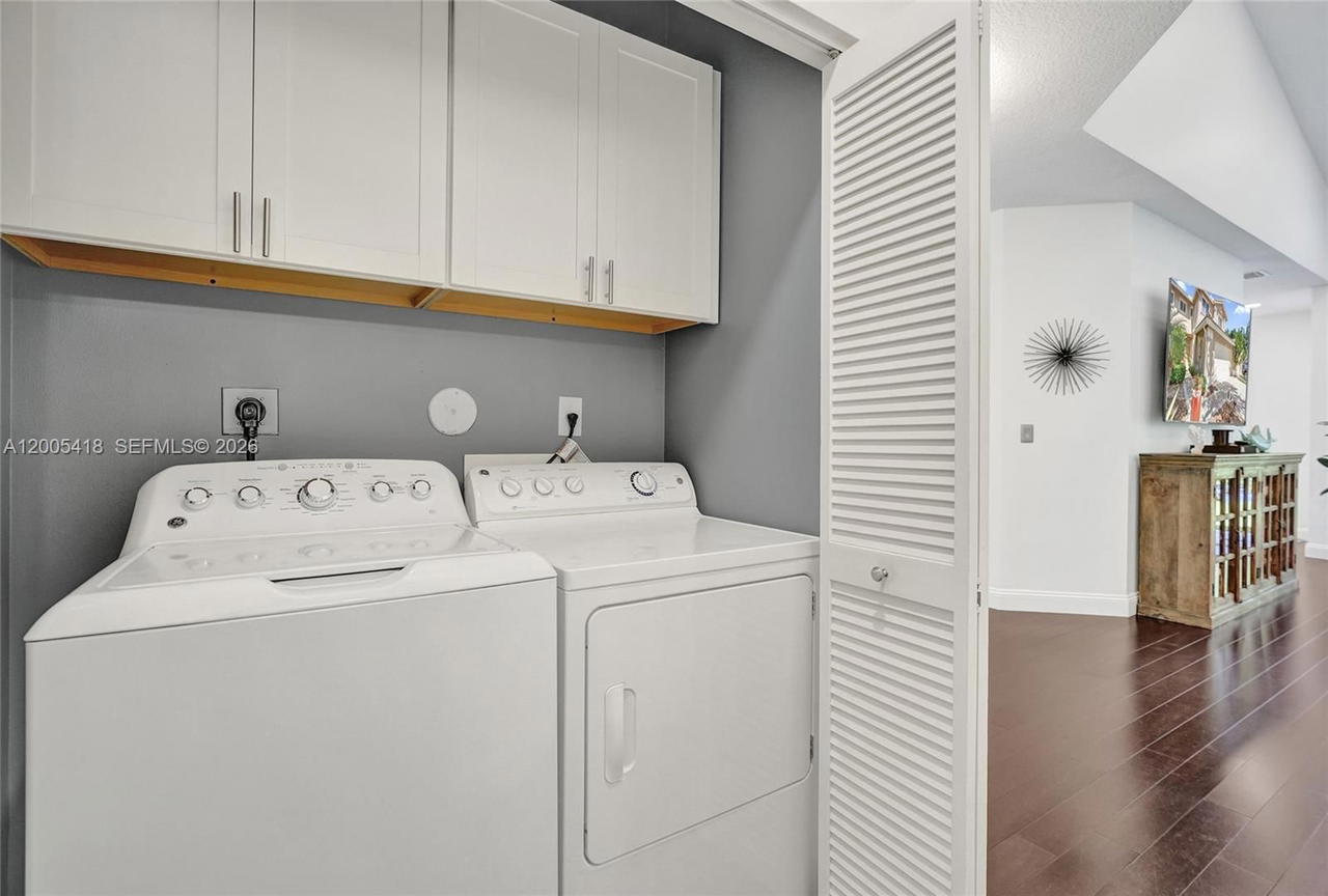 Real estate property located at 1062 158th Ave, Broward, Hollywood Lakes Country C, Pembroke Pines, FL