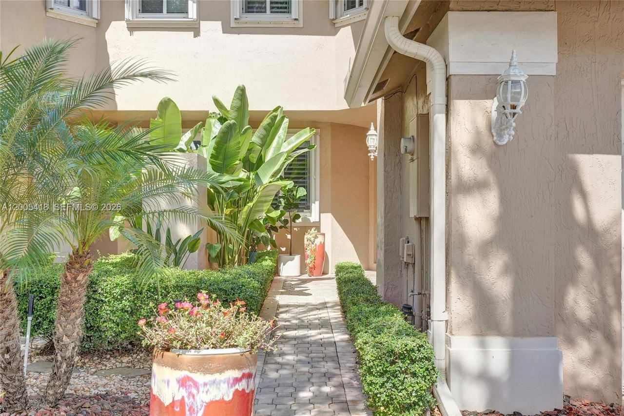 Real estate property located at 1062 158th Ave, Broward, Hollywood Lakes Country C, Pembroke Pines, FL