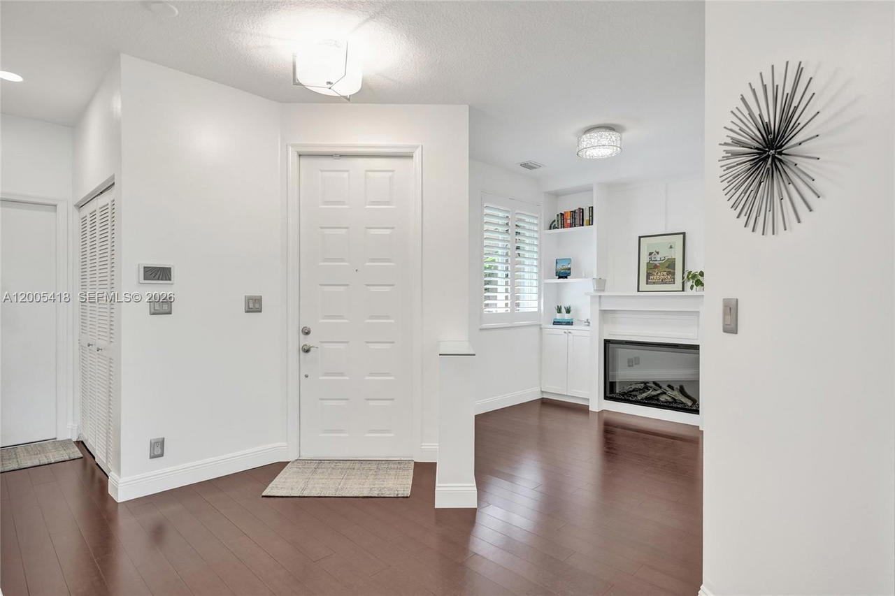 Real estate property located at 1062 158th Ave, Broward, Hollywood Lakes Country C, Pembroke Pines, FL