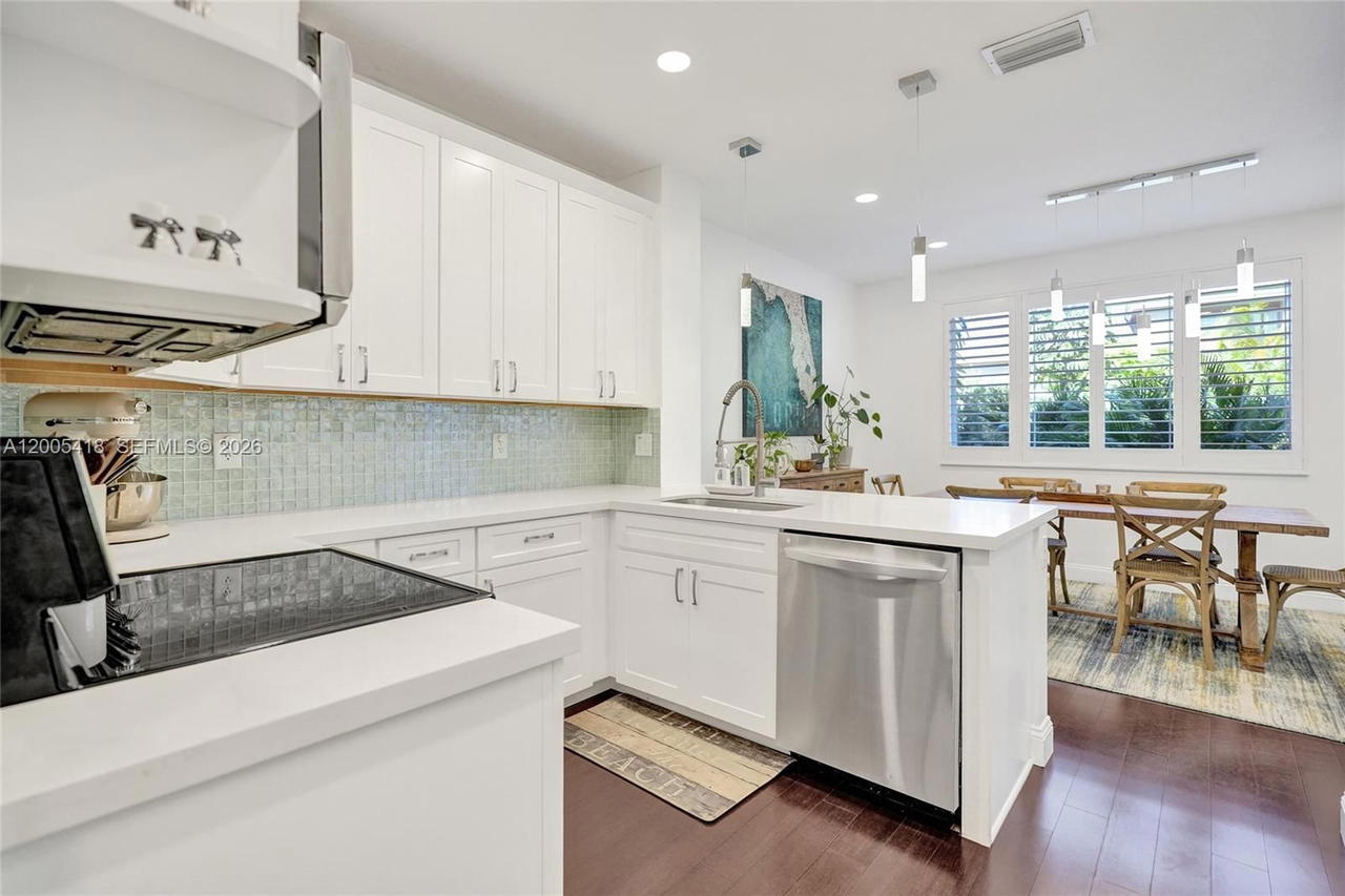 Real estate property located at 1062 158th Ave, Broward, Hollywood Lakes Country C, Pembroke Pines, FL