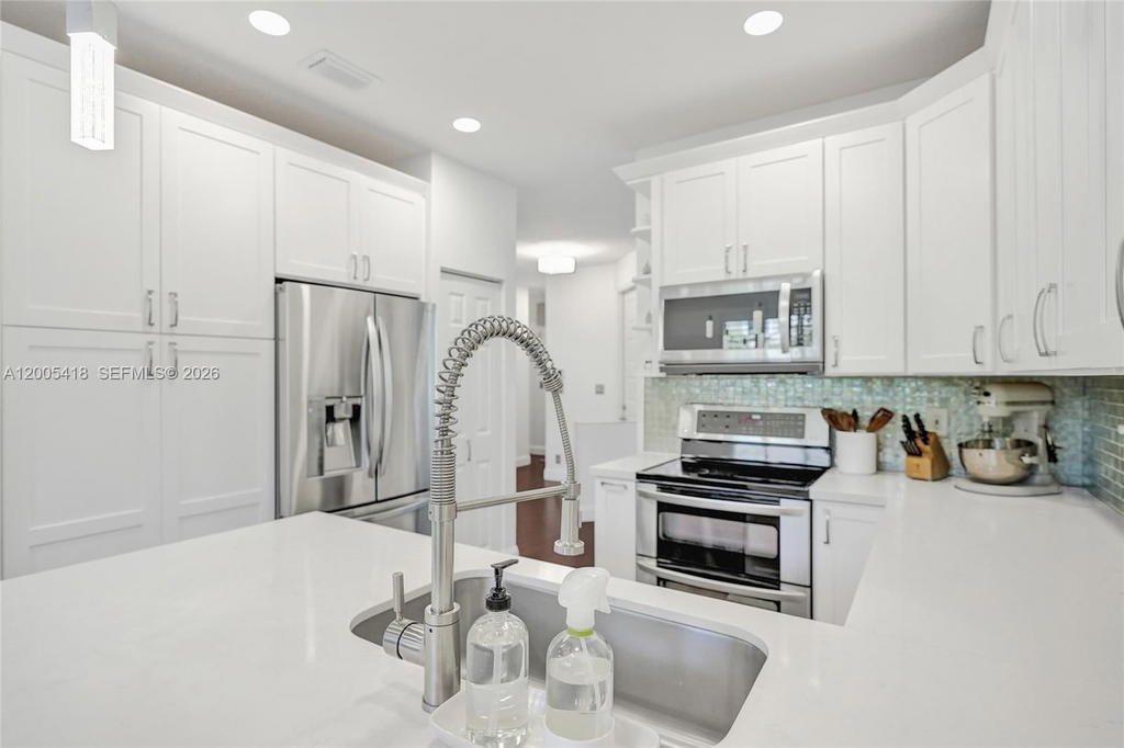 Real estate property located at 1062 158th Ave, Broward, Hollywood Lakes Country C, Pembroke Pines, FL