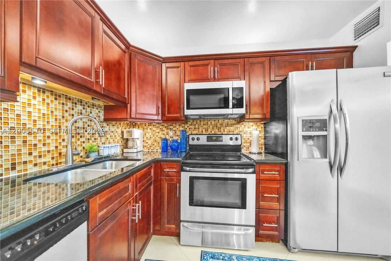 Real estate property located at 3725 Ocean Dr #1220, Broward, Sea Air Towers Condo, Hollywood, FL