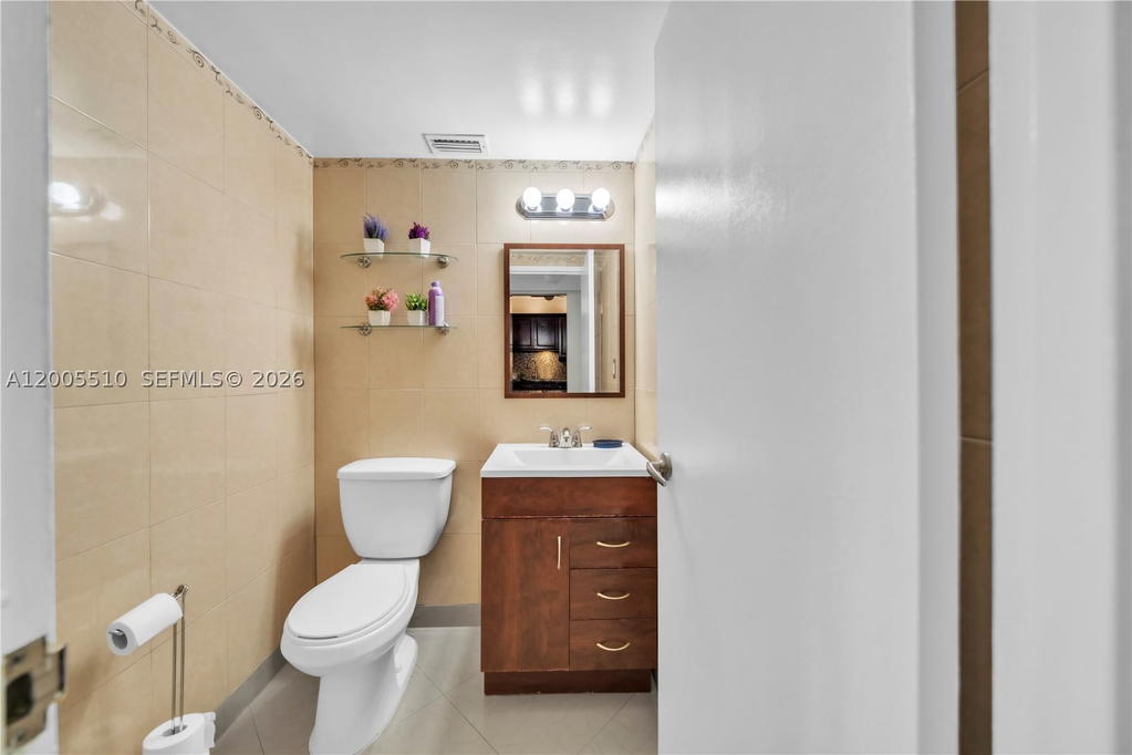 Real estate property located at 3725 Ocean Dr #1220, Broward, Sea Air Towers Condo, Hollywood, FL