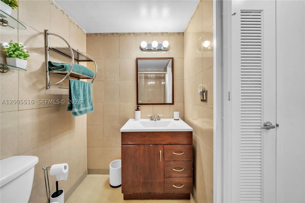 Real estate property located at 3725 Ocean Dr #1220, Broward, Sea Air Towers Condo, Hollywood, FL