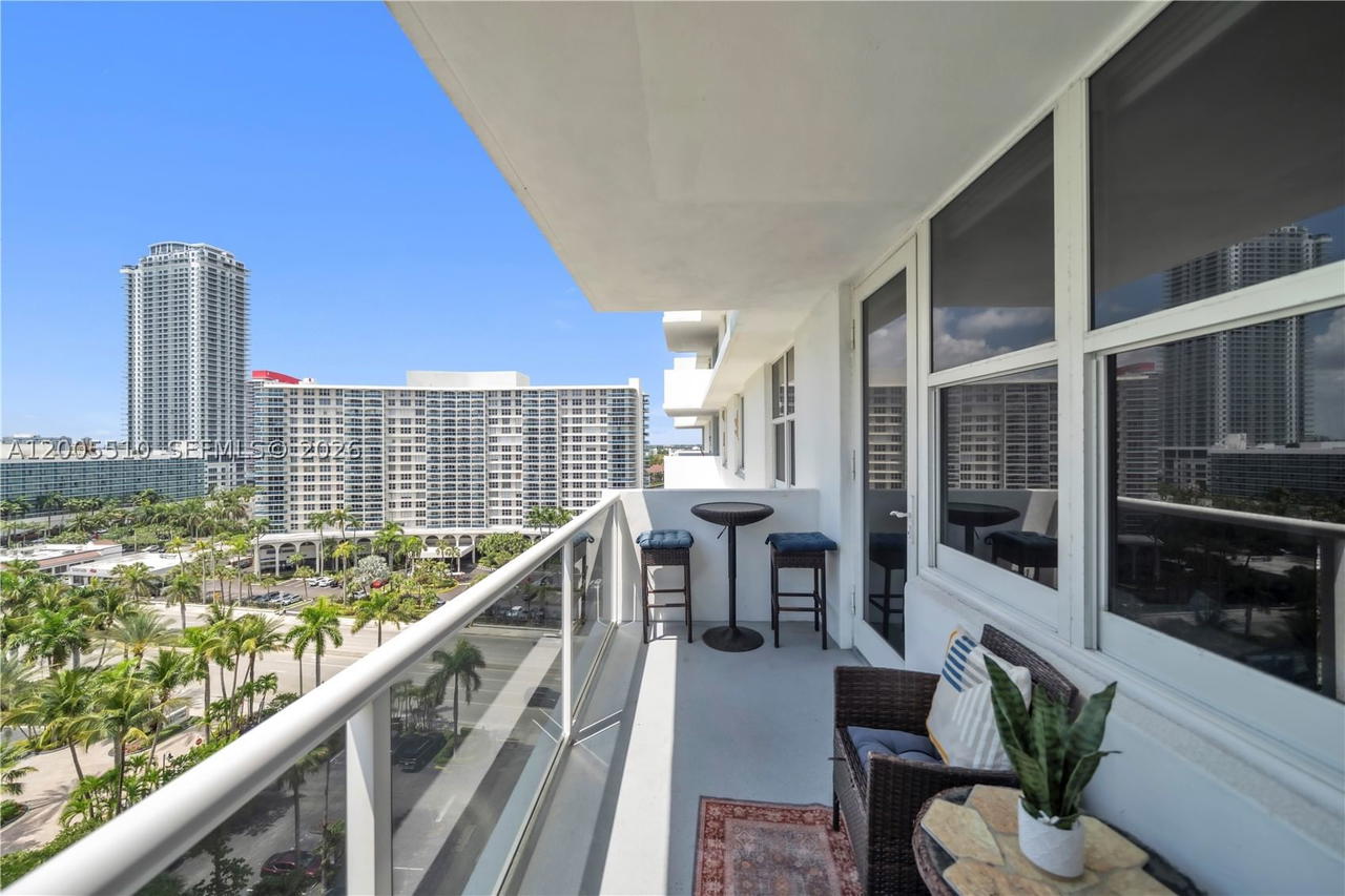Real estate property located at 3725 Ocean Dr #1220, Broward, Sea Air Towers Condo, Hollywood, FL