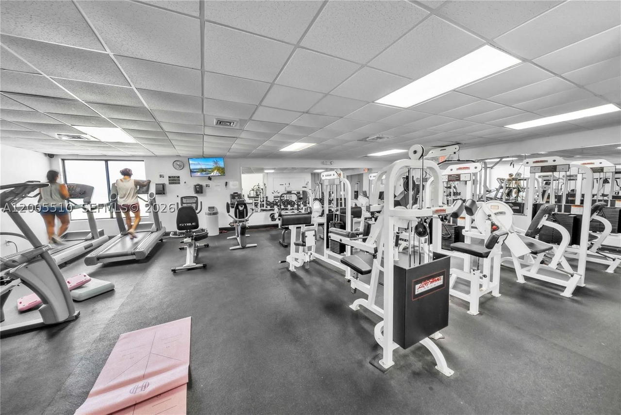 Real estate property located at 3725 Ocean Dr #1220, Broward, Sea Air Towers Condo, Hollywood, FL