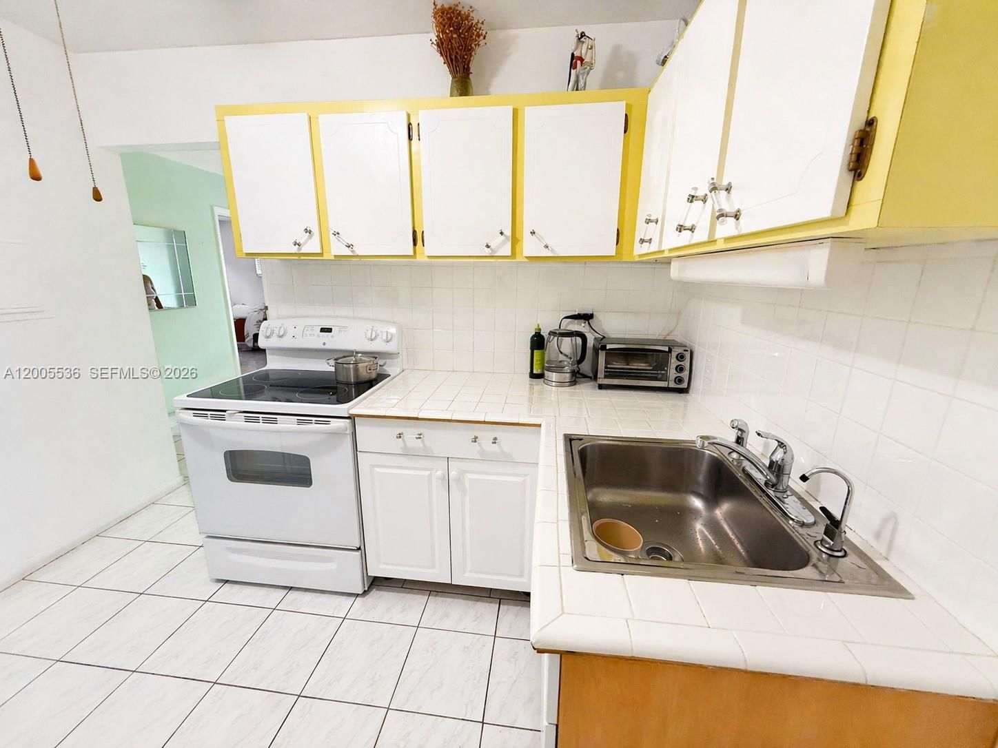 Real estate property located at 16701 13th Ave #102, Miami-dade, Mar-len Gardens No 8 Corp, Miami, FL