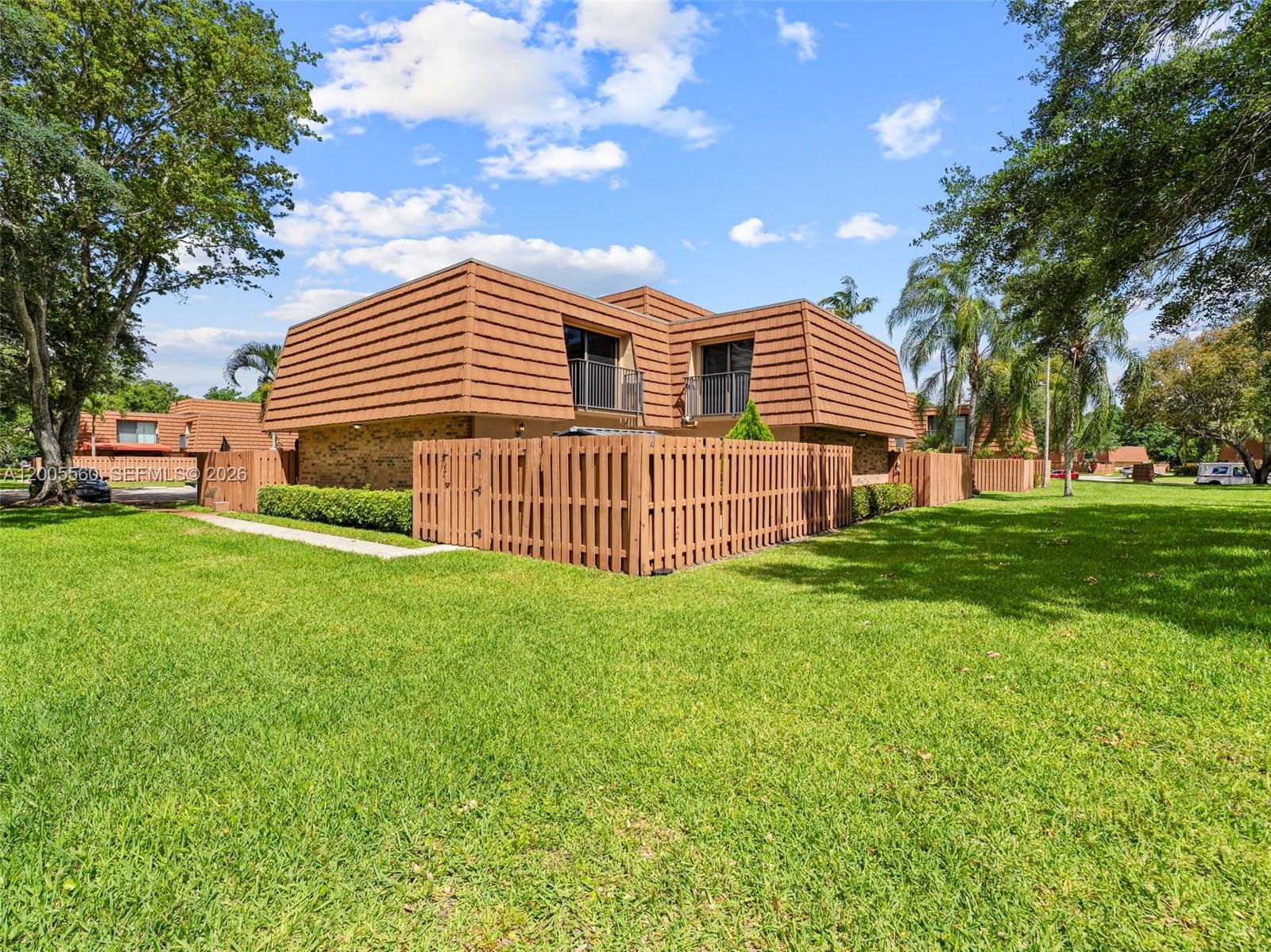 Real estate property located at 2532 Camelot Ct, Broward, Rock Creek Phase Two, Cooper City, FL