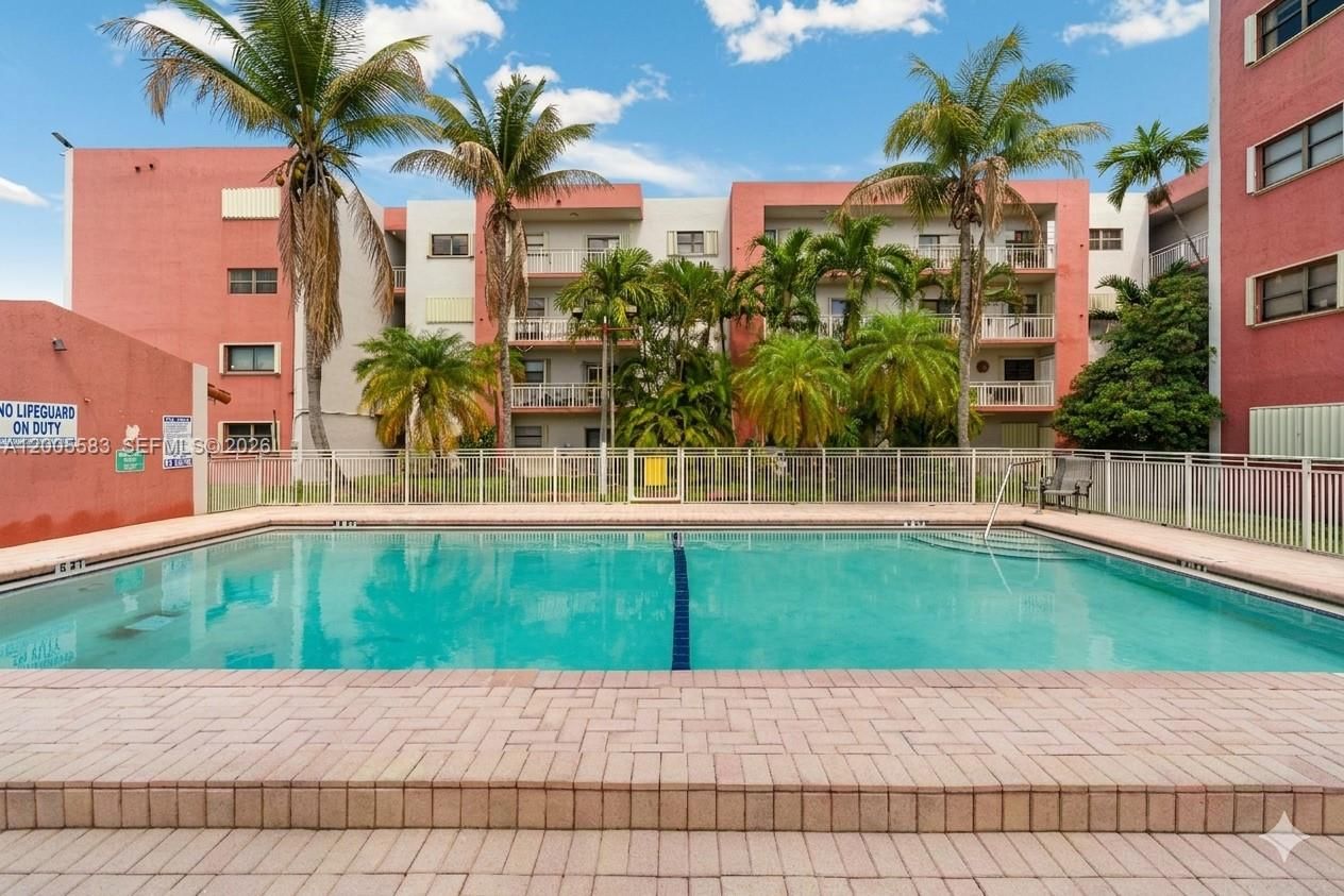 Real estate property located at 8401 NW 8 ST #401, Miami-dade, Visions At Fountainbleau P, Miami, FL