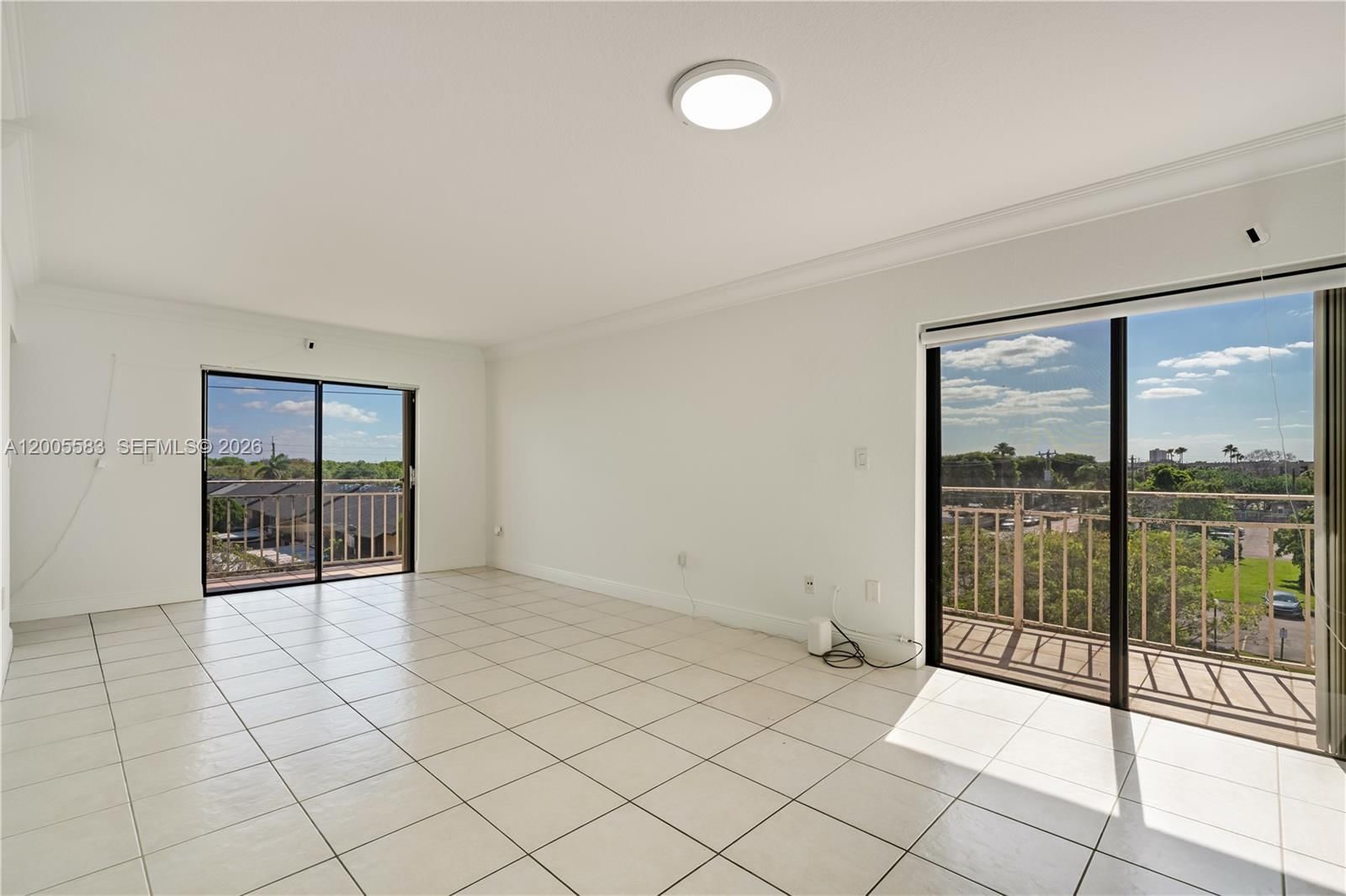 Real estate property located at 8401 NW 8 ST #401, Miami-dade, Visions At Fountainbleau P, Miami, FL