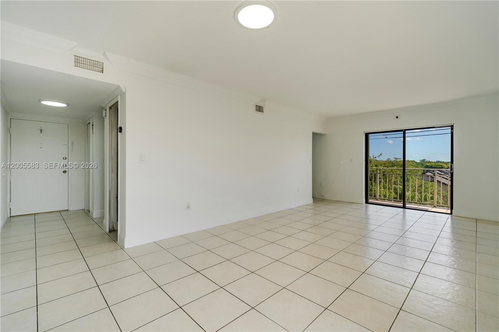 Real estate property located at 8401 NW 8 ST #401, Miami-dade, Visions At Fountainbleau P, Miami, FL