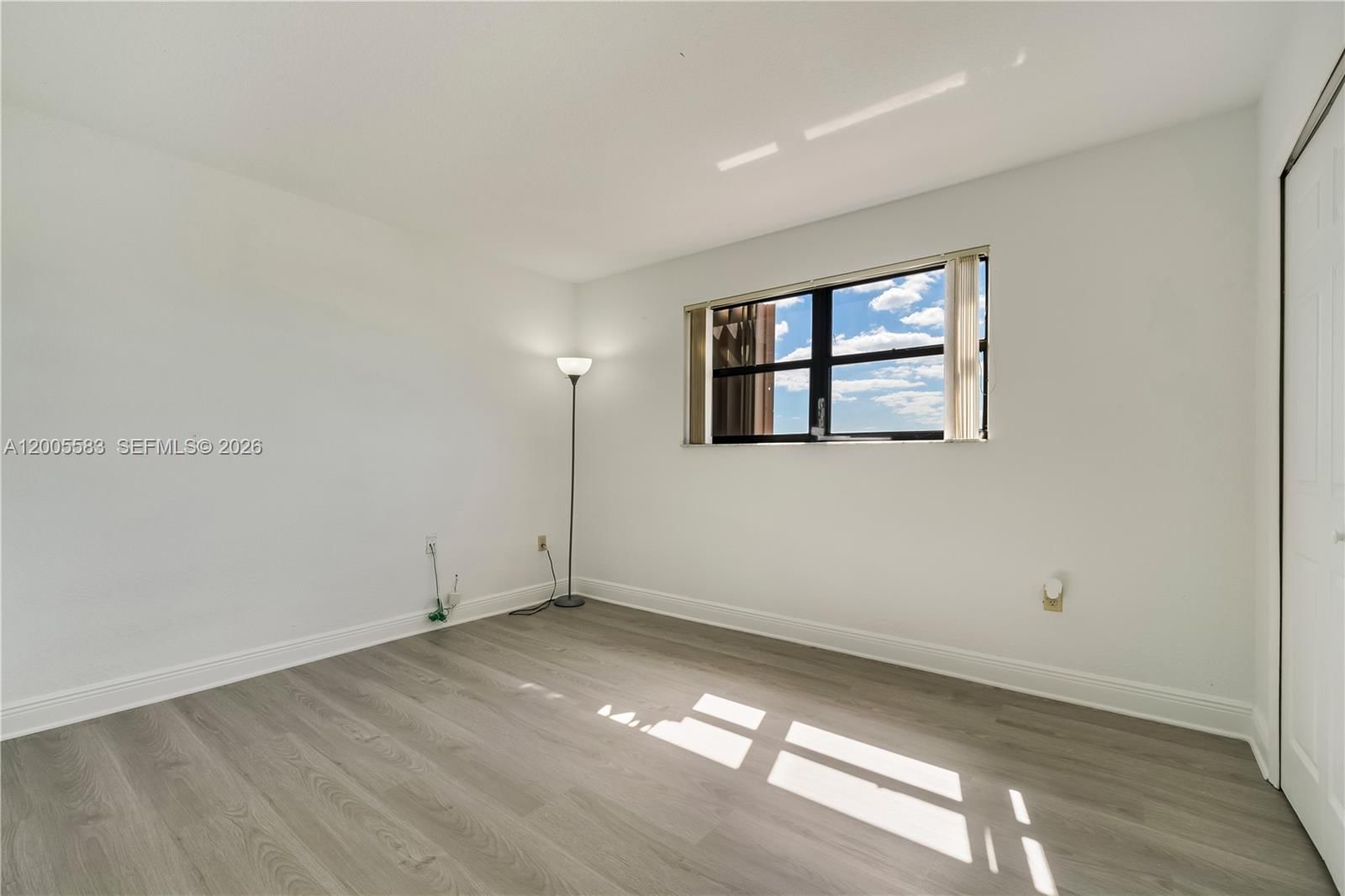 Real estate property located at 8401 NW 8 ST #401, Miami-dade, Visions At Fountainbleau P, Miami, FL