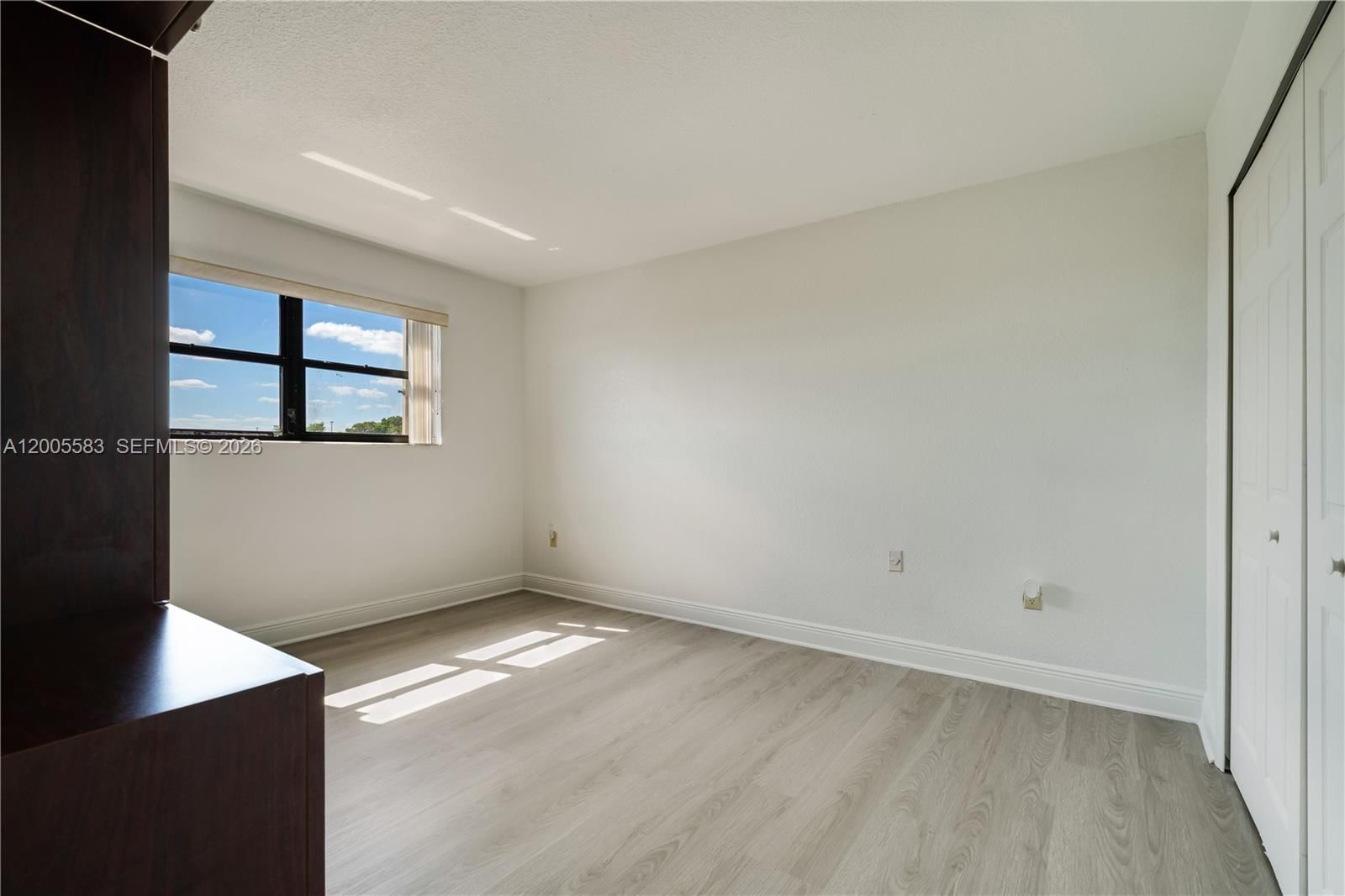 Real estate property located at 8401 NW 8 ST #401, Miami-dade, Visions At Fountainbleau P, Miami, FL