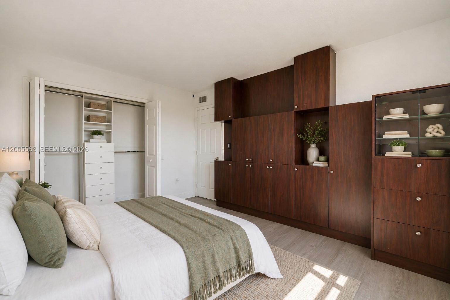 Real estate property located at 8401 NW 8 ST #401, Miami-dade, Visions At Fountainbleau P, Miami, FL