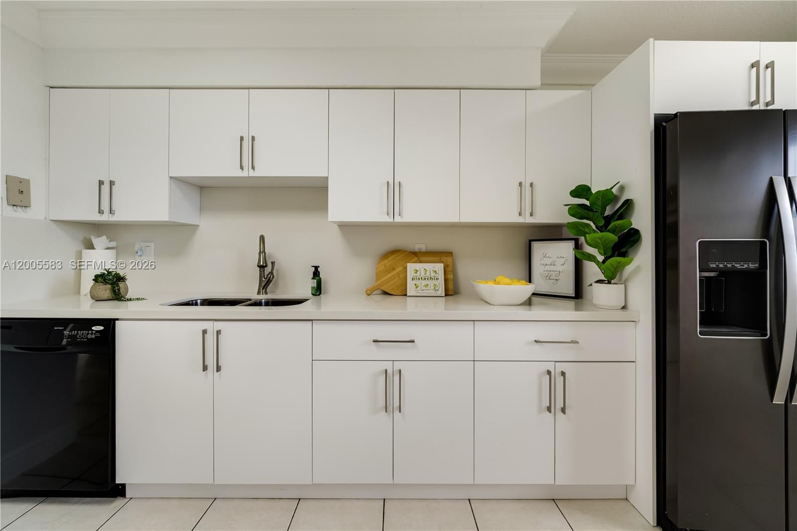 Real estate property located at 8401 NW 8 ST #401, Miami-dade, Visions At Fountainbleau P, Miami, FL