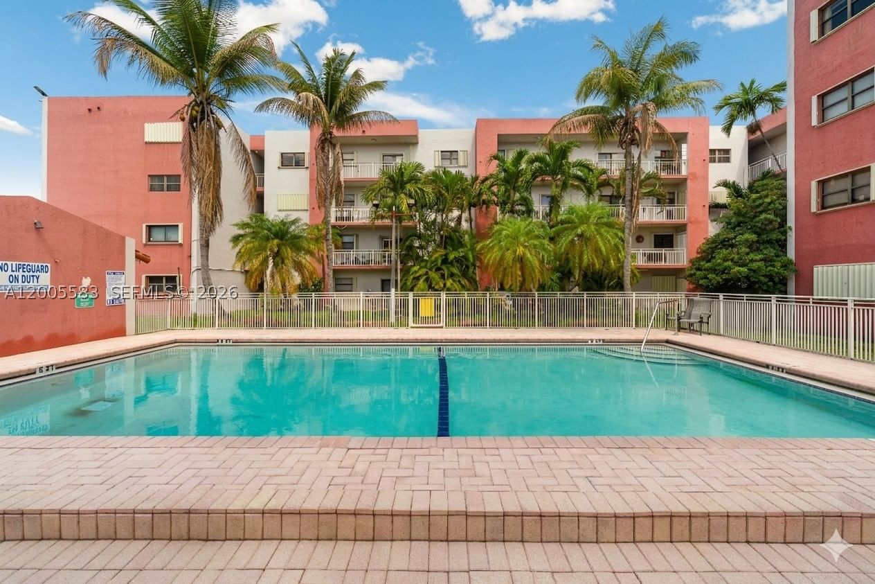 Real estate property located at 8401 NW 8 ST #401, Miami-dade, Visions At Fountainbleau P, Miami, FL