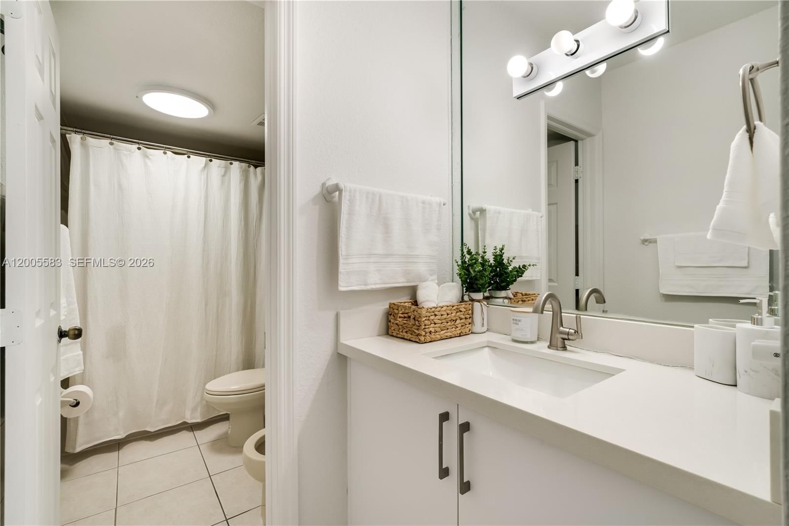 Real estate property located at 8401 NW 8 ST #401, Miami-dade, Visions At Fountainbleau P, Miami, FL