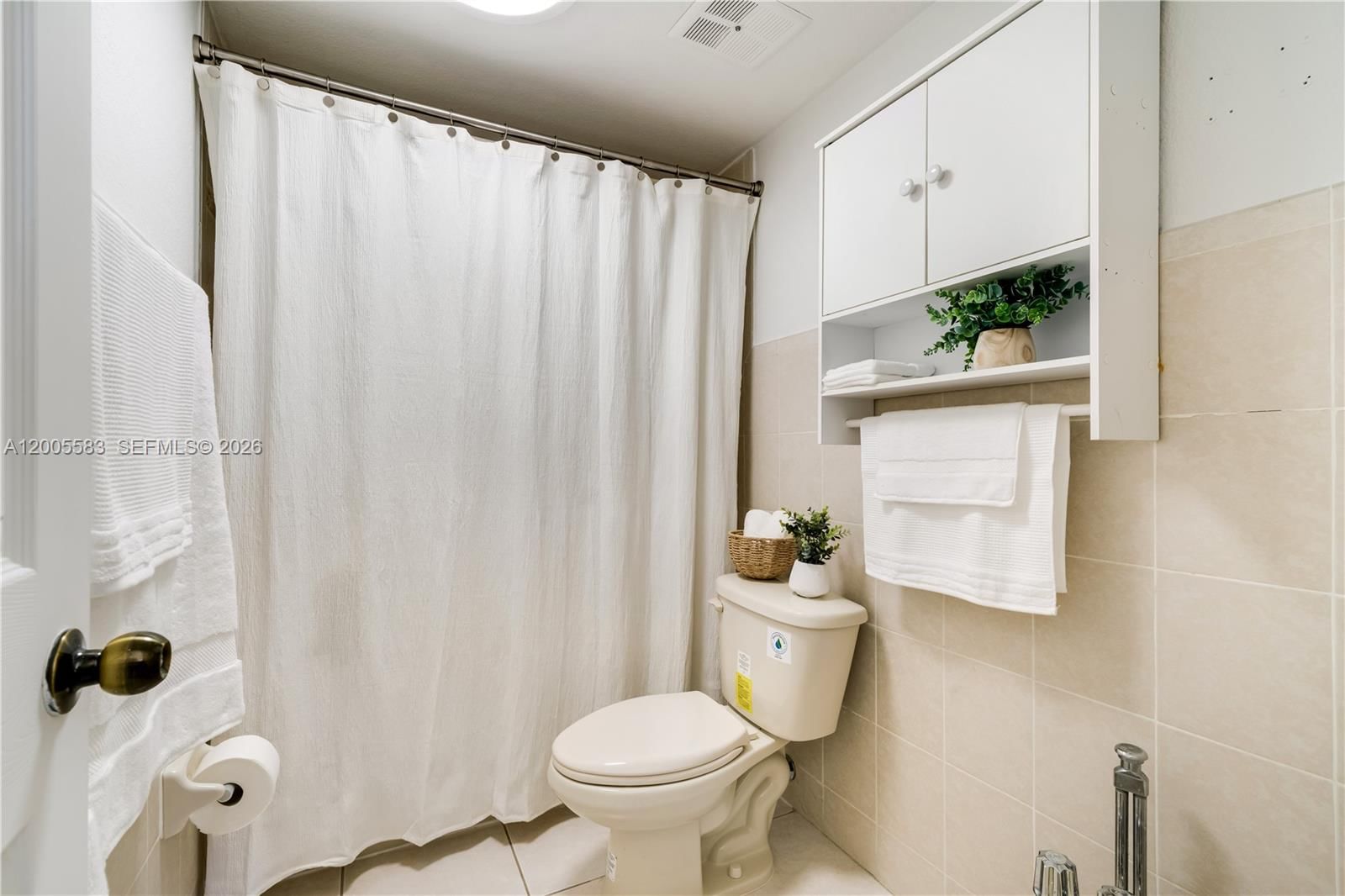 Real estate property located at 8401 NW 8 ST #401, Miami-dade, Visions At Fountainbleau P, Miami, FL