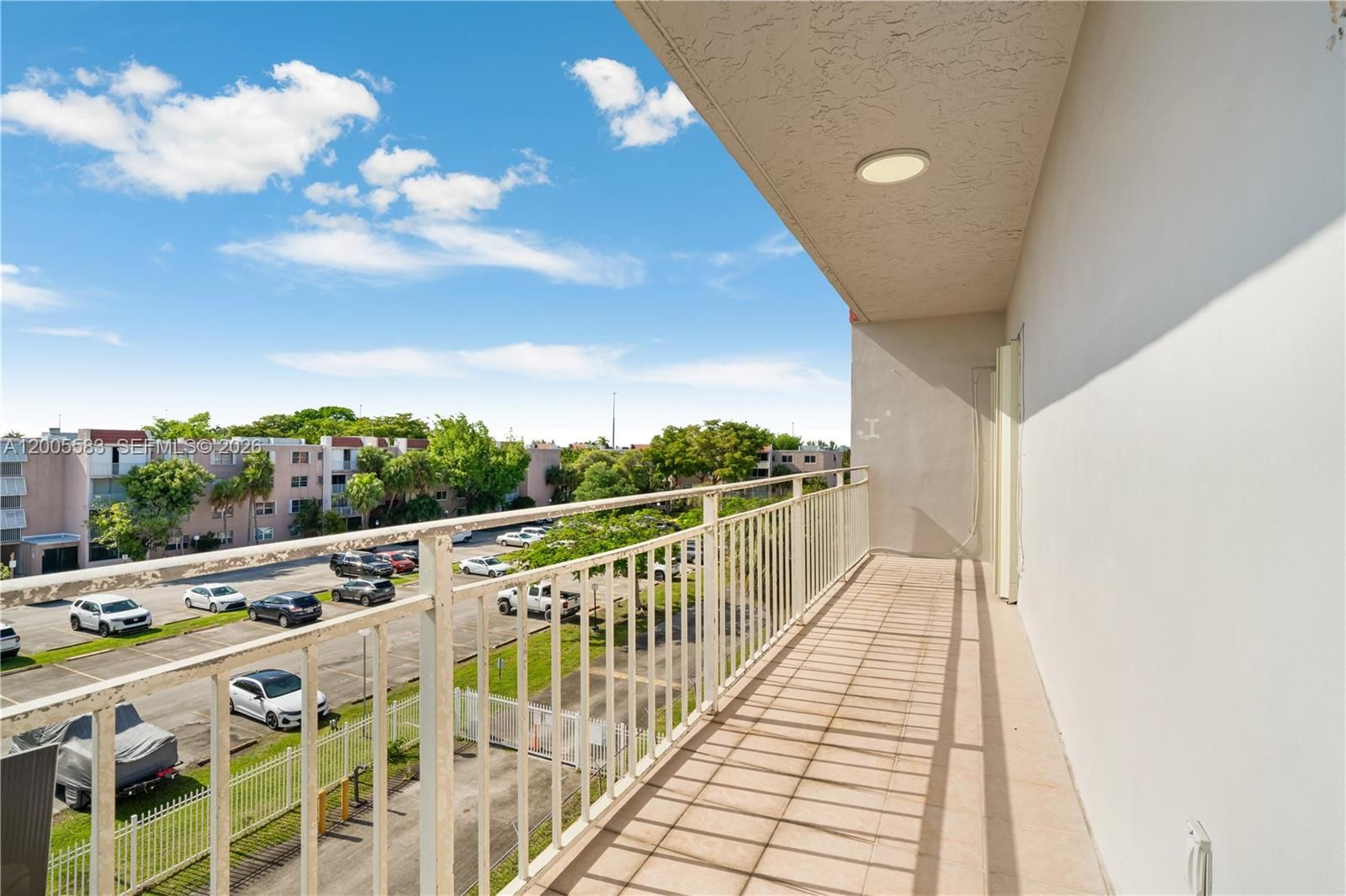 Real estate property located at 8401 NW 8 ST #401, Miami-dade, Visions At Fountainbleau P, Miami, FL