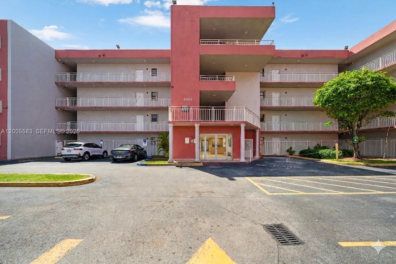 Real estate property located at 8401 NW 8 ST #401, Miami-dade, Visions At Fountainbleau P, Miami, FL