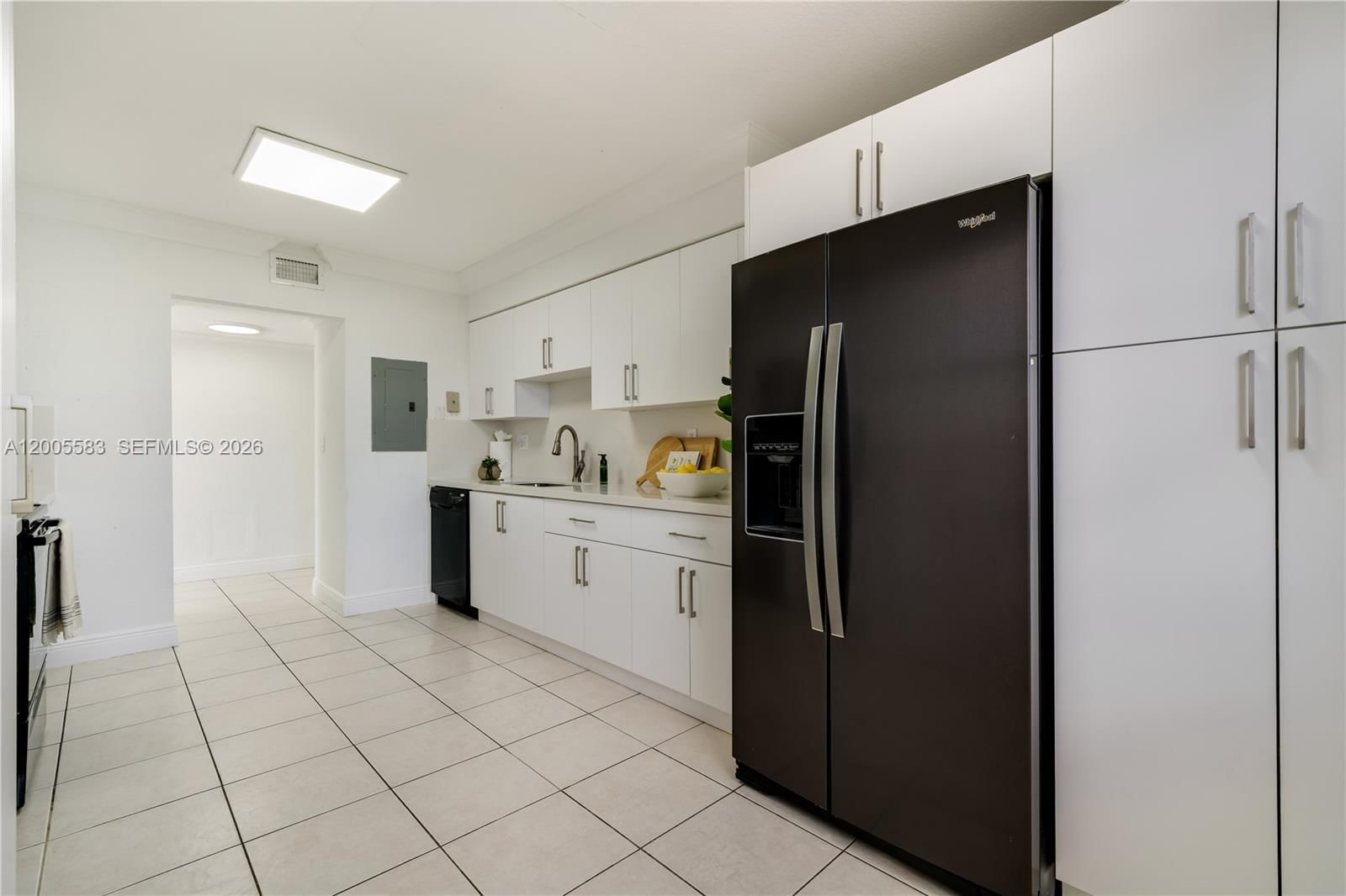 Real estate property located at 8401 NW 8 ST #401, Miami-dade, Visions At Fountainbleau P, Miami, FL