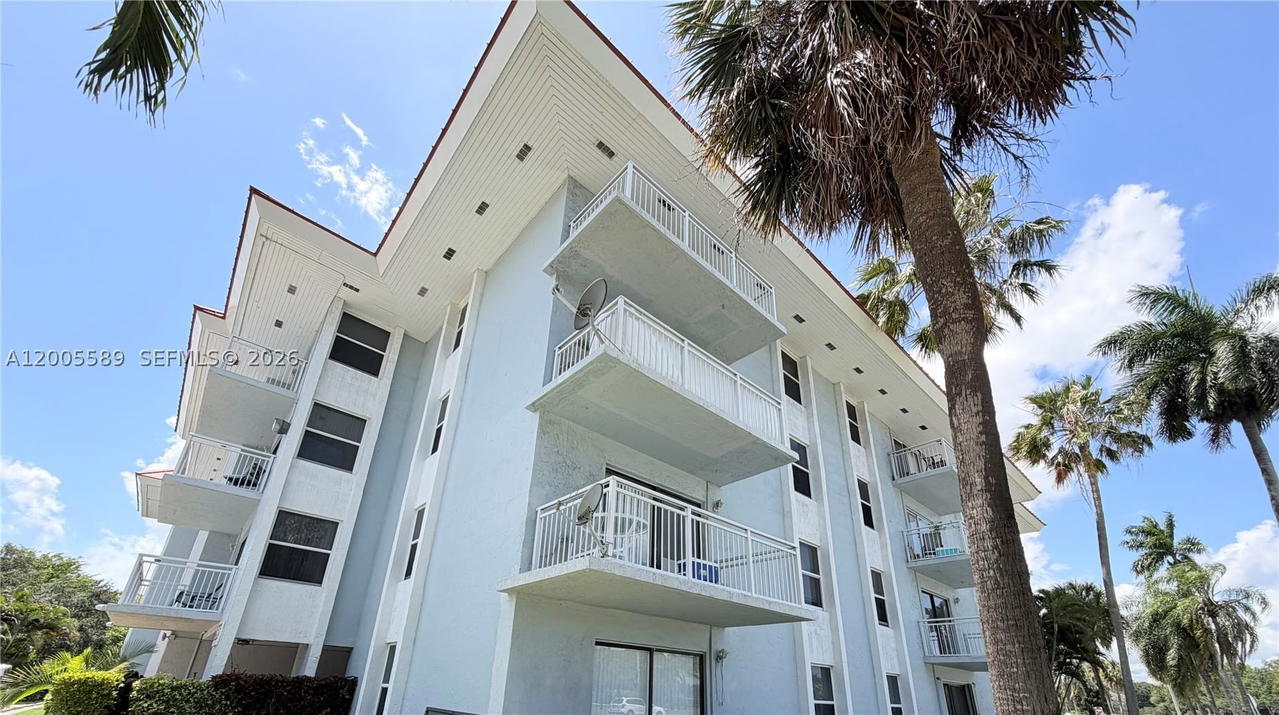 Real estate property located at 505 Pine Island Rd #208B, Broward, Newport Condo, Plantation, FL