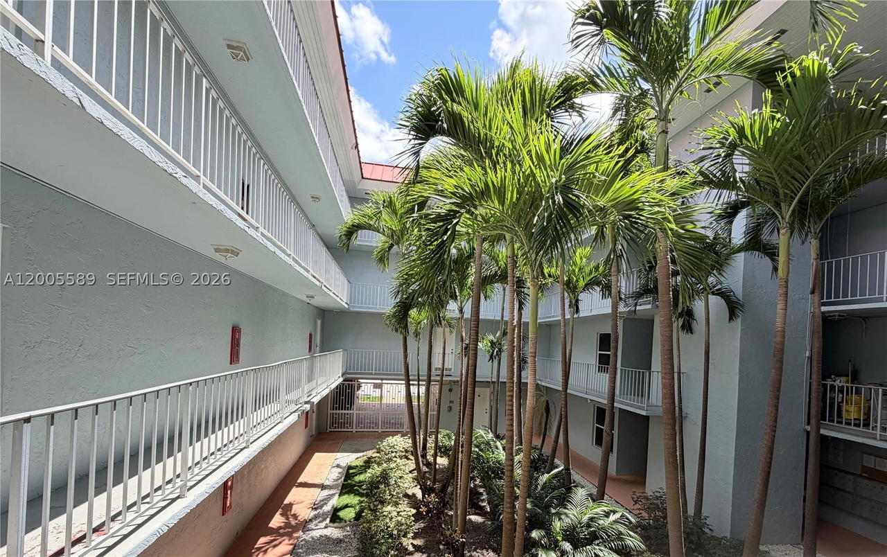 Real estate property located at 505 Pine Island Rd #208B, Broward, Newport Condo, Plantation, FL