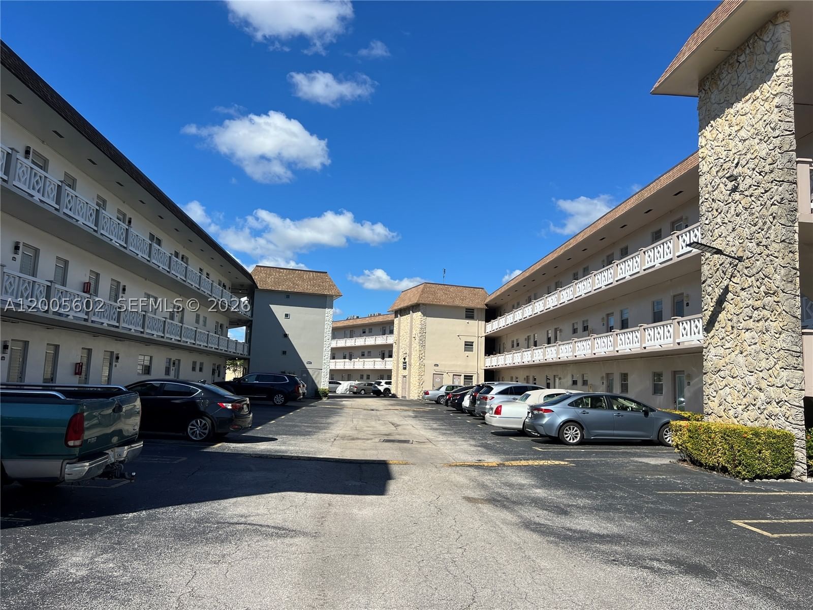 Real estate property located at 5181 Oakland Park Blvd #206, Broward, Quinsana Gardens Condo, Lauderdale Lakes, FL