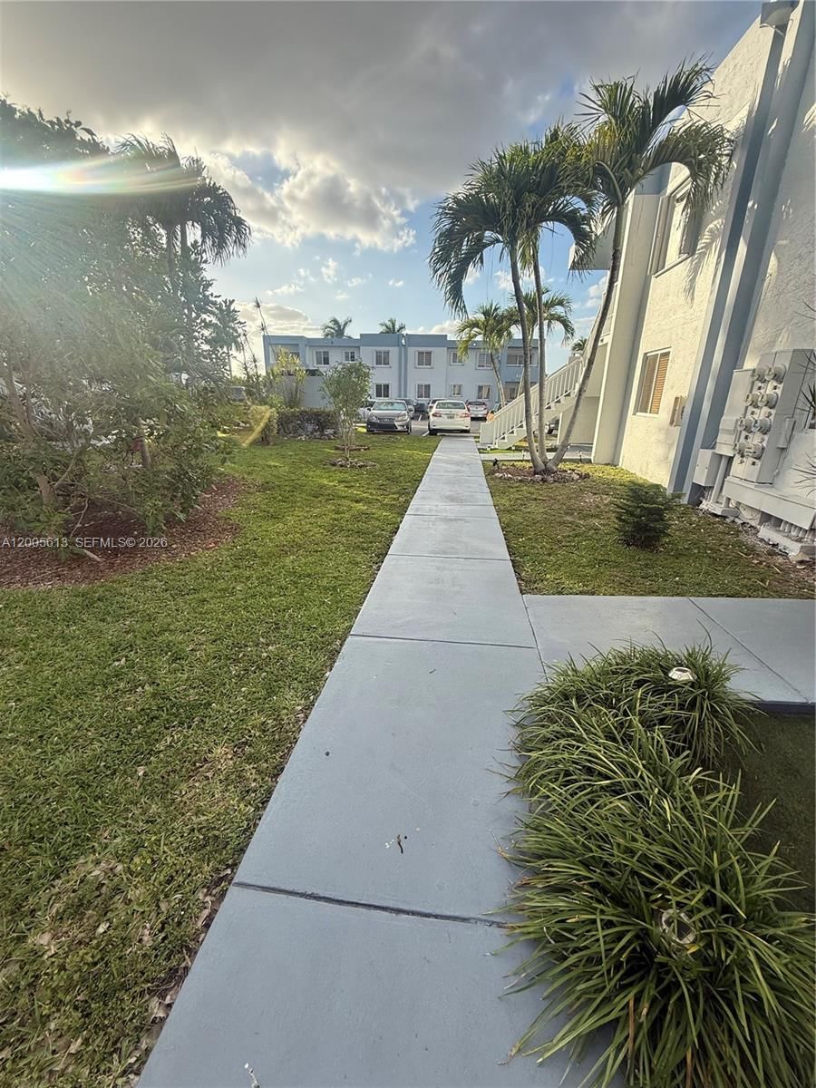 Real estate property located at 6219 131st Pl #204, Miami-dade, Lake Forest Park Condo Iv, Miami, FL