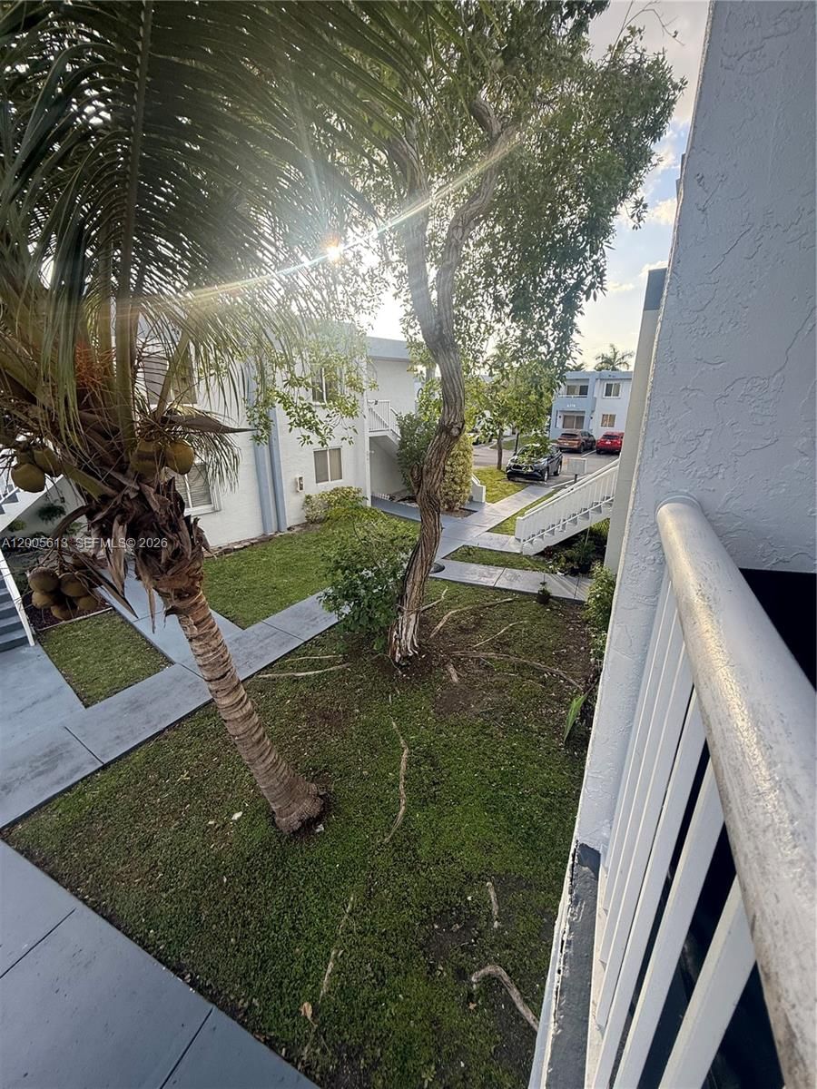 Real estate property located at 6219 131st Pl #204, Miami-dade, Lake Forest Park Condo Iv, Miami, FL