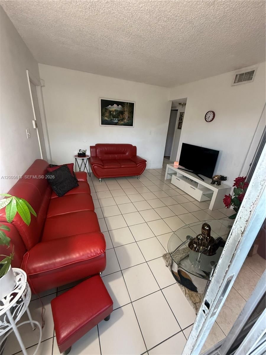 Real estate property located at 6219 131st Pl #204, Miami-dade, Lake Forest Park Condo Iv, Miami, FL