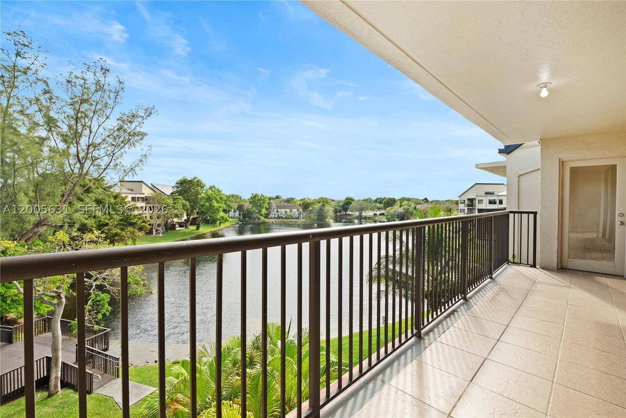 Real estate property located at 6601 116th Ct #404, Miami-dade, Sec 44 Atriums At Snapper, Miami, FL