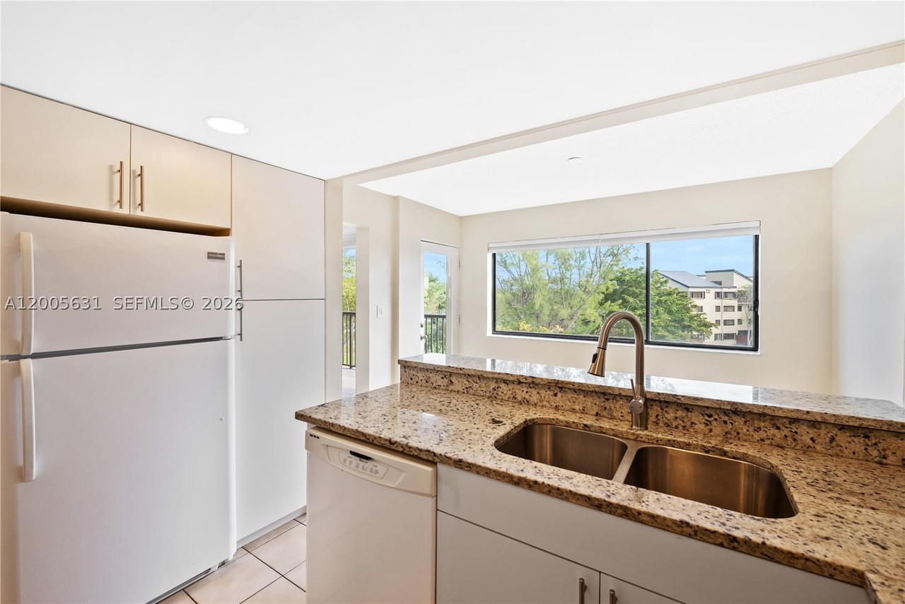 Real estate property located at 6601 116th Ct #404, Miami-dade, Sec 44 Atriums At Snapper, Miami, FL