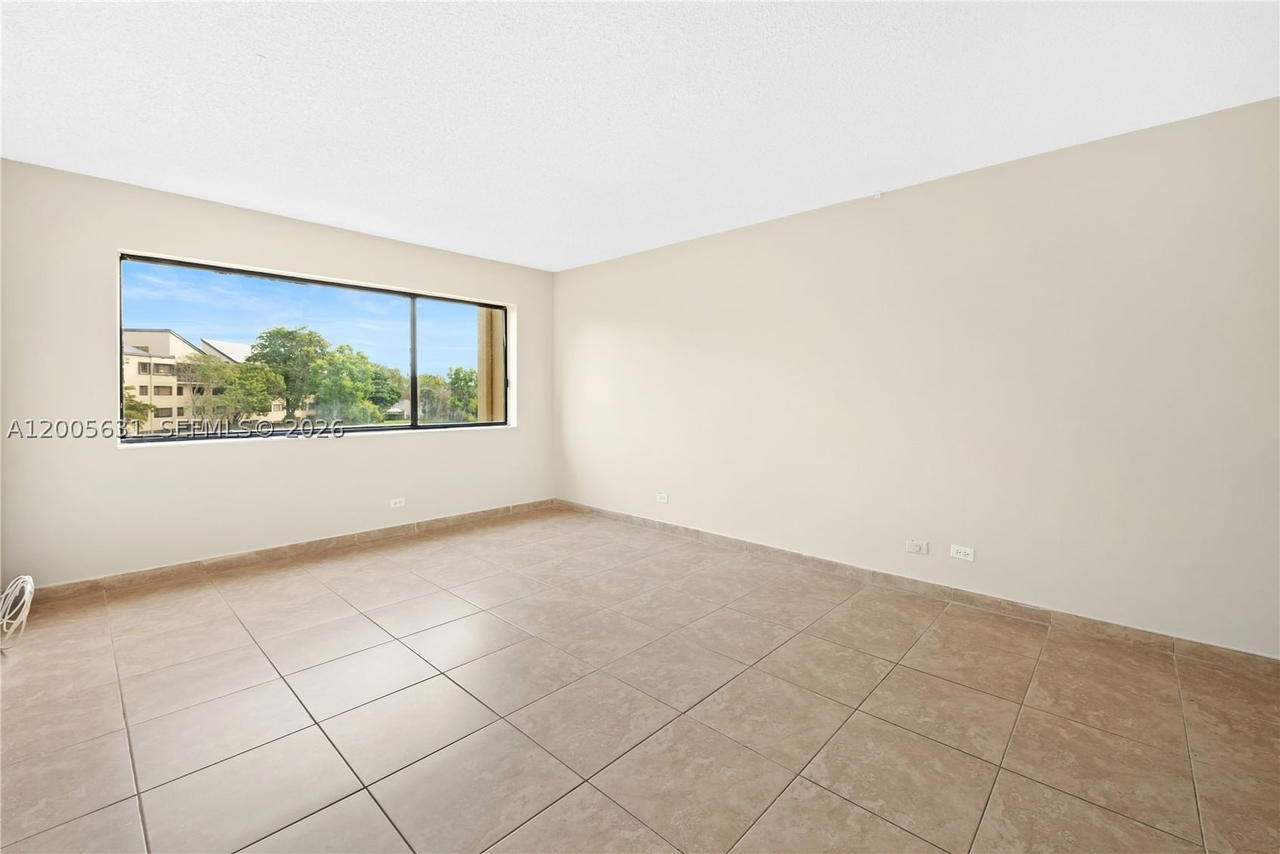 Real estate property located at 6601 116th Ct #404, Miami-dade, Sec 44 Atriums At Snapper, Miami, FL