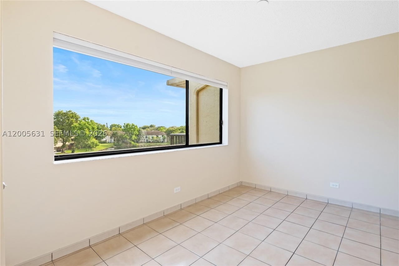 Real estate property located at 6601 116th Ct #404, Miami-dade, Sec 44 Atriums At Snapper, Miami, FL