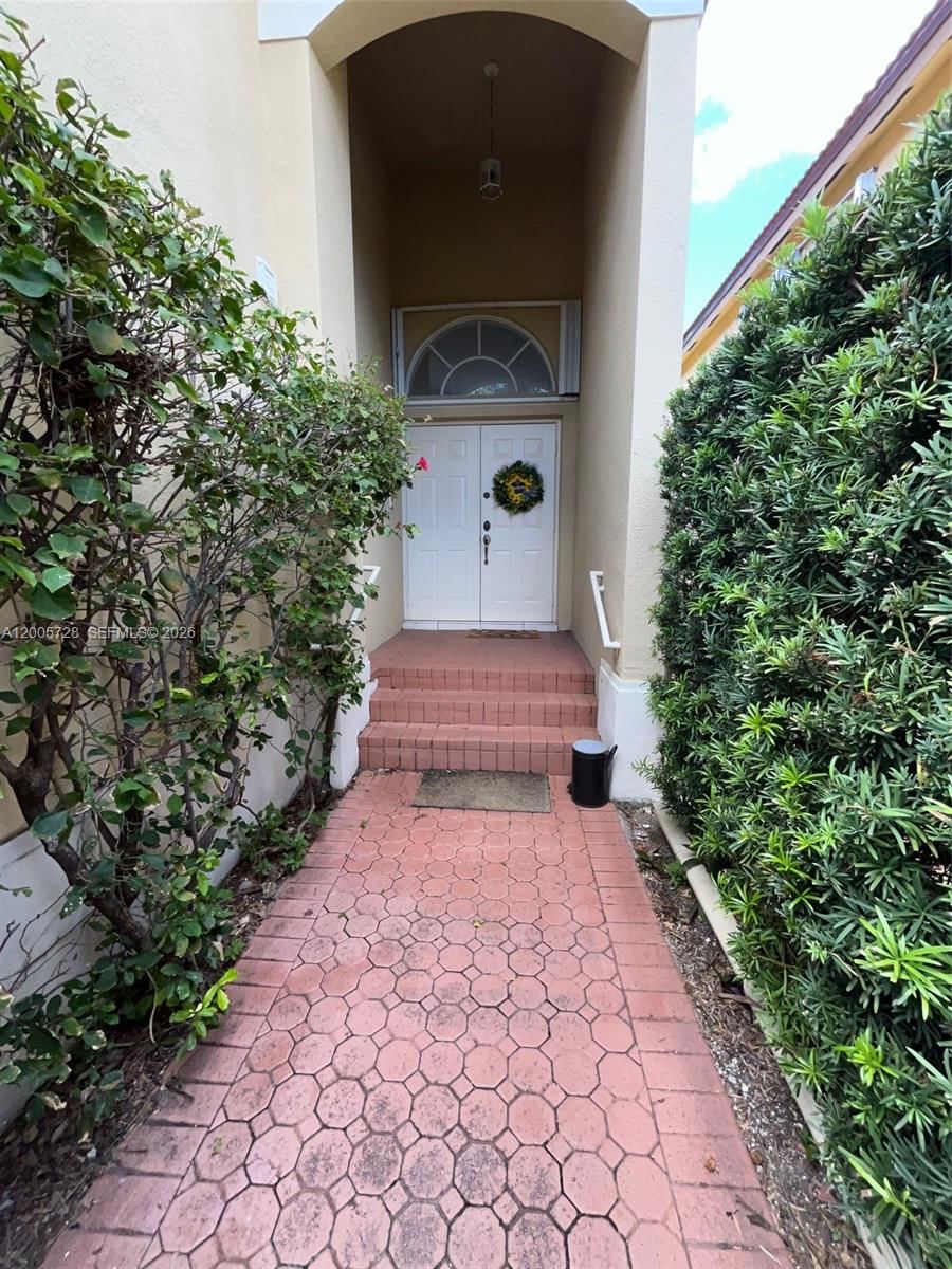 Real estate property located at 11343 53rd Ln, Miami-dade, Doral Landings East, Doral, FL