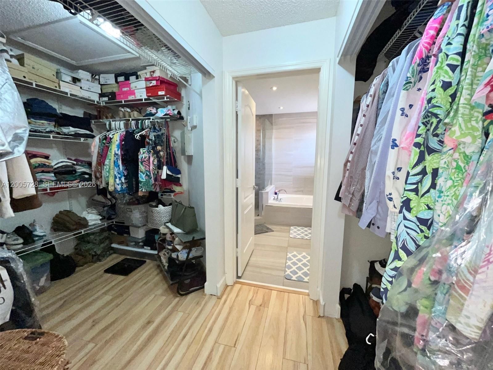 Real estate property located at 11343 53rd Ln, Miami-dade, Doral Landings East, Doral, FL