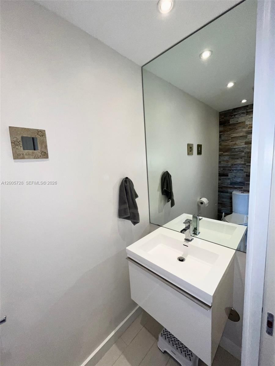 Real estate property located at 11343 53rd Ln, Miami-dade, Doral Landings East, Doral, FL