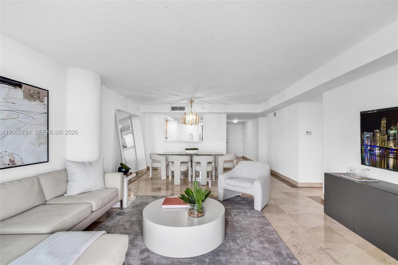 Real estate property located at 2101 Brickell Ave #306, Miami-dade, Skyline On Brickell Condo, Miami, FL