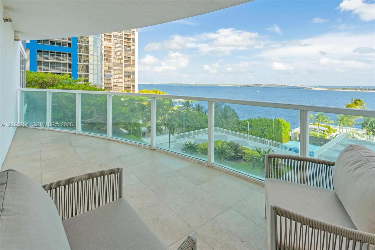 Real estate property located at 2101 Brickell Ave #306, Miami-dade, Skyline On Brickell Condo, Miami, FL