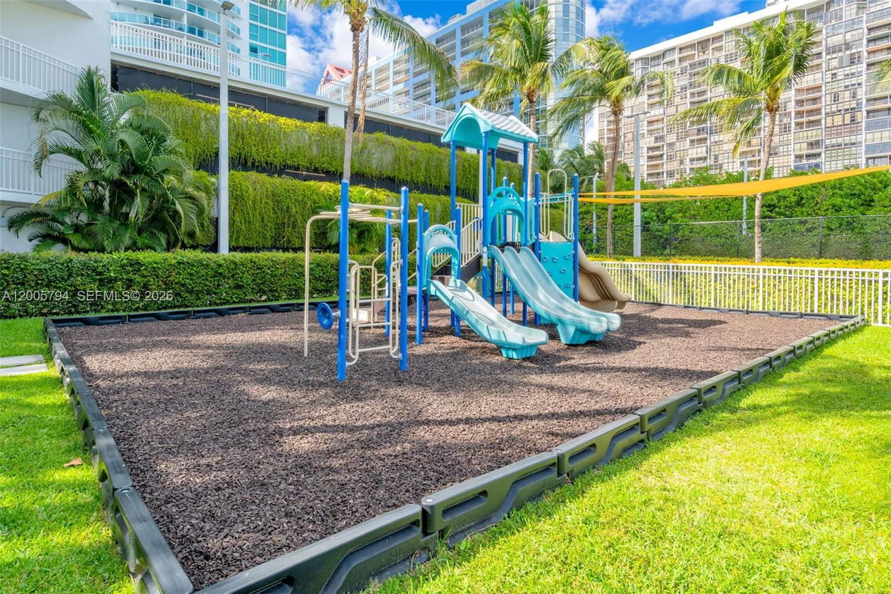 Real estate property located at 2101 Brickell Ave #306, Miami-dade, Skyline On Brickell Condo, Miami, FL